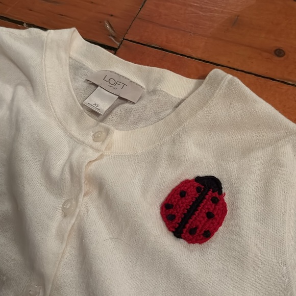 Ann Taylor Loft size XS white cardigan with embroidered lady bug. Boho, preppy - Picture 6 of 6